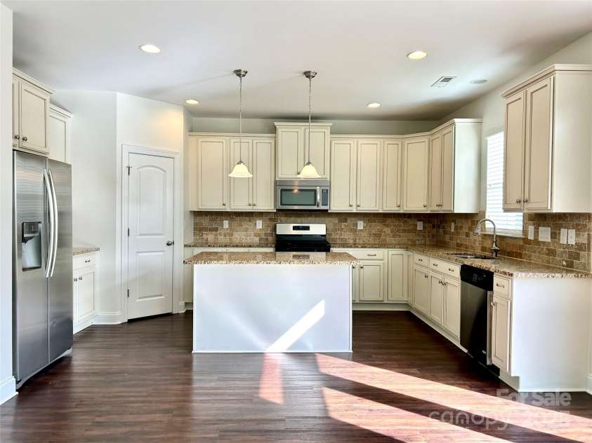 1019 Dunhill Lane, Waxhaw, NC 28173.  MLS# CAR4226666, YatesRealty ID 18893. 