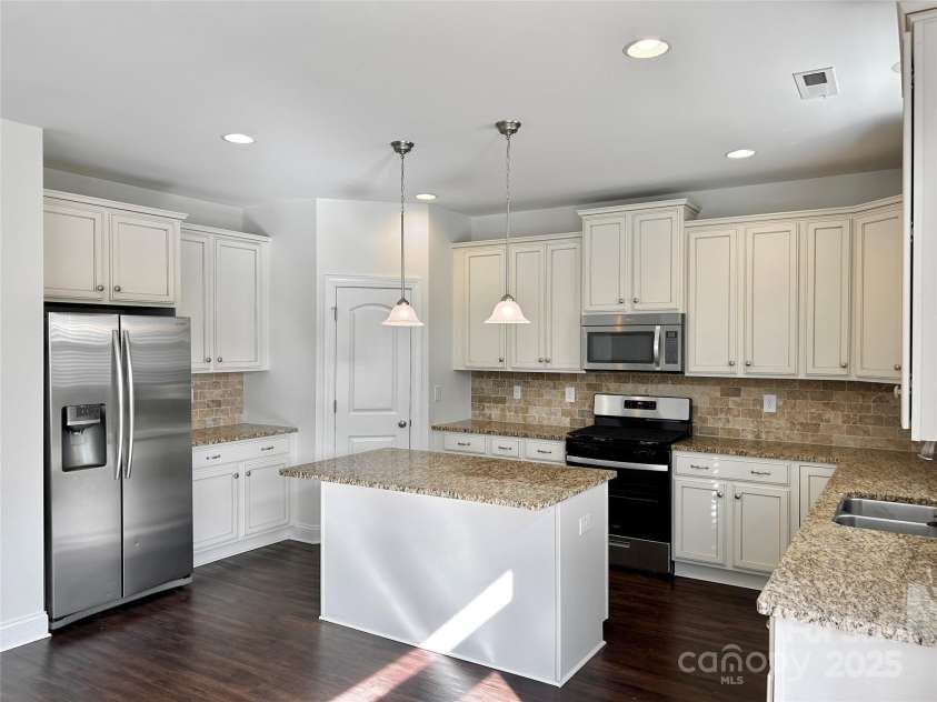 1019 Dunhill Lane, Waxhaw, NC 28173.  MLS# CAR4226666, YatesRealty ID 18893. 