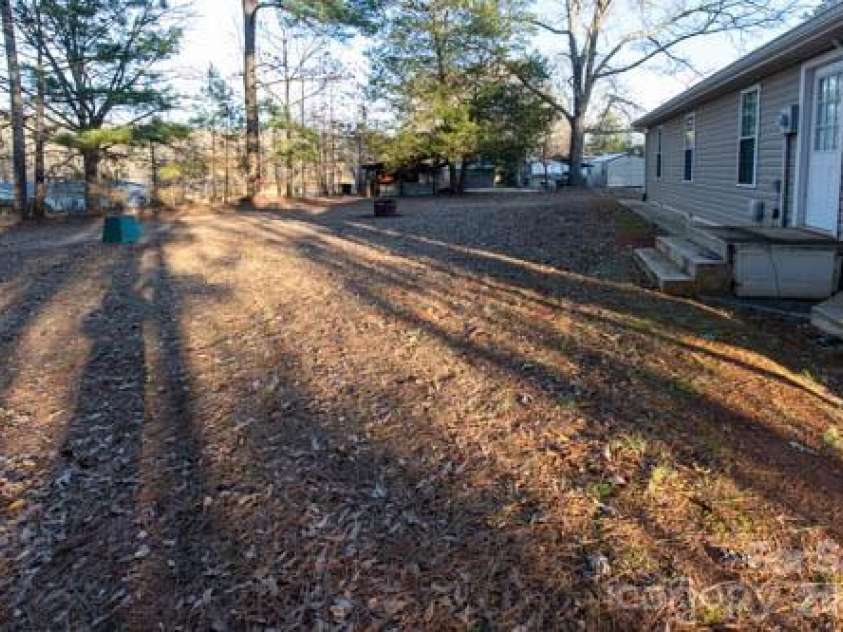 138 Pacific Drive, Statesville, NC 28677.  MLS# CAR4346044, YatesRealty ID 18893. 