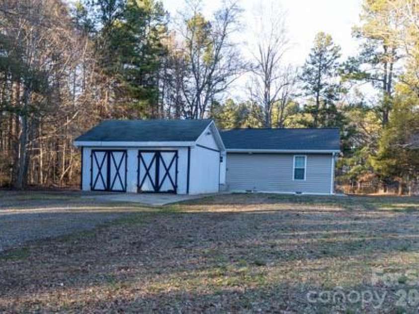 138 Pacific Drive, Statesville, NC 28677.  MLS# CAR4346044, YatesRealty ID 18893. 
