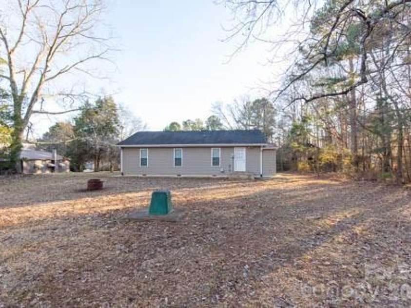 138 Pacific Drive, Statesville, NC 28677.  MLS# CAR4346044, YatesRealty ID 18893. Large Backyard