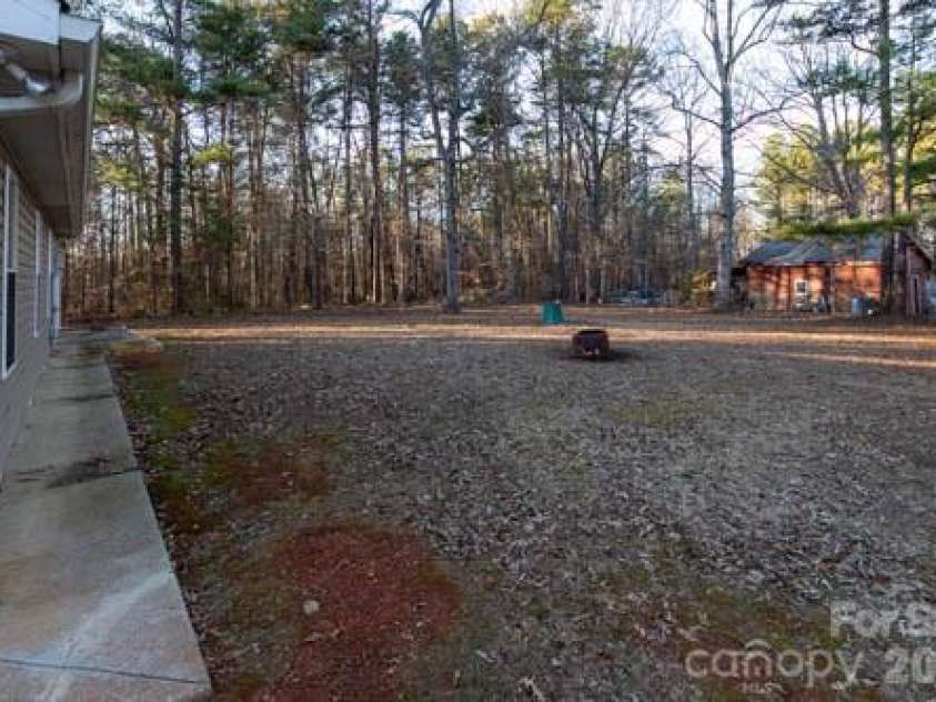 138 Pacific Drive, Statesville, NC 28677.  MLS# CAR4346044, YatesRealty ID 18893. Level Backyard