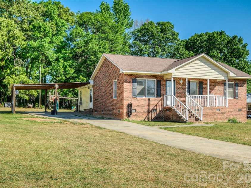 1704 Williams Circle, Lancaster, SC 29720.  MLS# CAR4371942, YatesRealty ID 18894. 