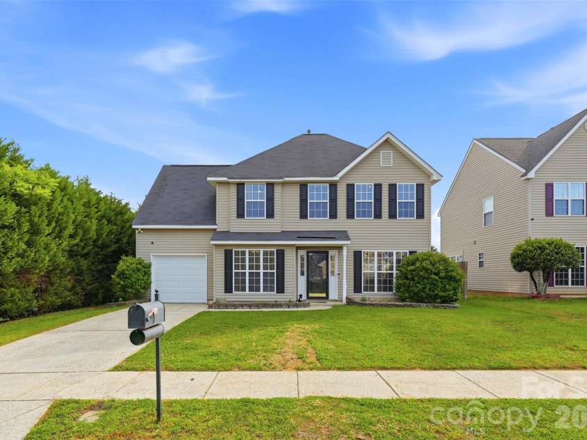 7130 Gallatin Lane, Charlotte, NC 28213.  MLS# CAR4369797, YatesRealty ID 18896. 