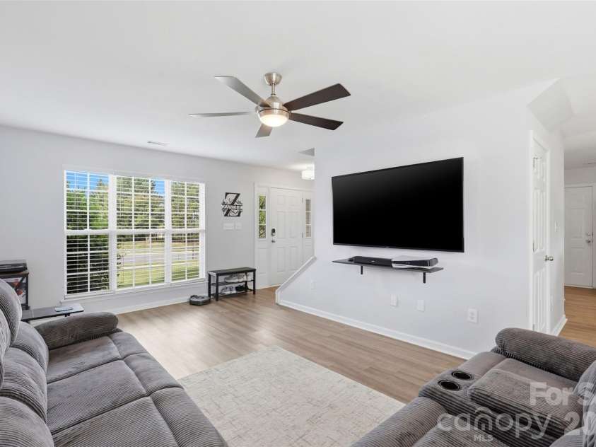 7130 Gallatin Lane, Charlotte, NC 28213.  MLS# CAR4369797, YatesRealty ID 18896. 