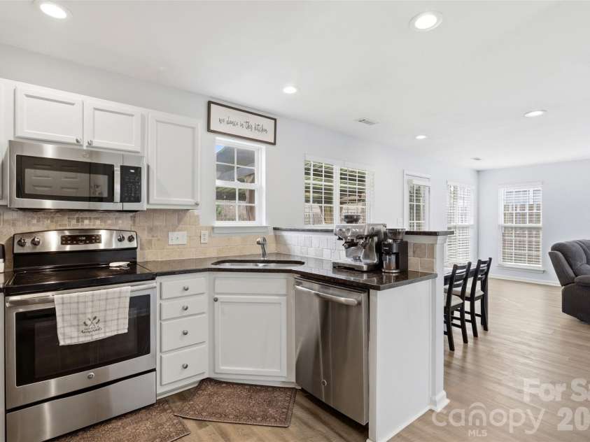 7130 Gallatin Lane, Charlotte, NC 28213.  MLS# CAR4369797, YatesRealty ID 18896. 