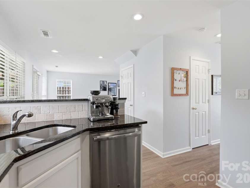 7130 Gallatin Lane, Charlotte, NC 28213.  MLS# CAR4369797, YatesRealty ID 18896. 