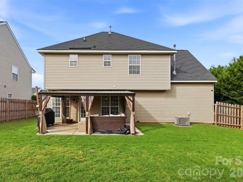 7130 Gallatin Lane, Charlotte, NC 28213.  MLS# CAR4369797, YatesRealty ID 18896. 