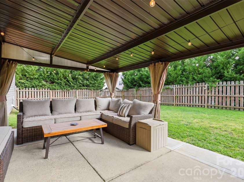 7130 Gallatin Lane, Charlotte, NC 28213.  MLS# CAR4369797, YatesRealty ID 18896. Backyard patio