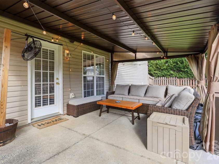 7130 Gallatin Lane, Charlotte, NC 28213.  MLS# CAR4369797, YatesRealty ID 18896. Covered patio