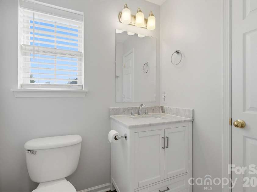 7130 Gallatin Lane, Charlotte, NC 28213.  MLS# CAR4369797, YatesRealty ID 18896. Upstairs full bath