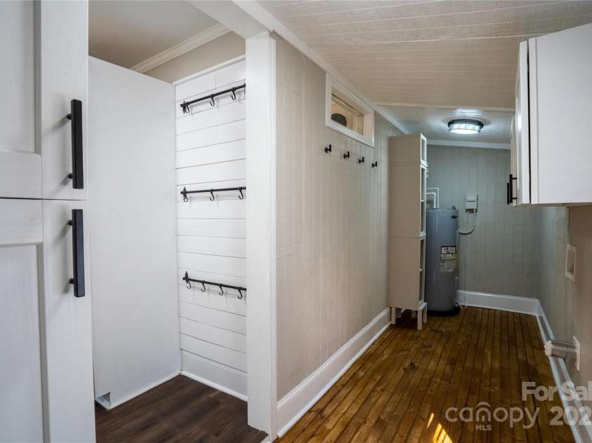 4429 Major Street, Charlotte, NC 28208.  MLS# CAR4243090, YatesRealty ID 18897. Expanded laundry/mud room off deck and kitchen