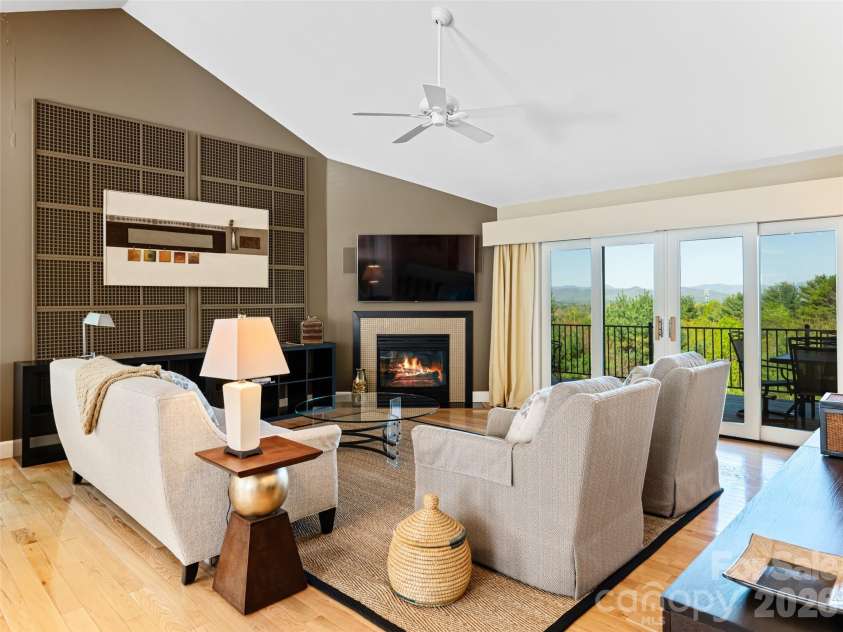 50 Park Avenue, Asheville, NC 28803.  MLS# CAR4351911, YatesRealty ID 18897. 