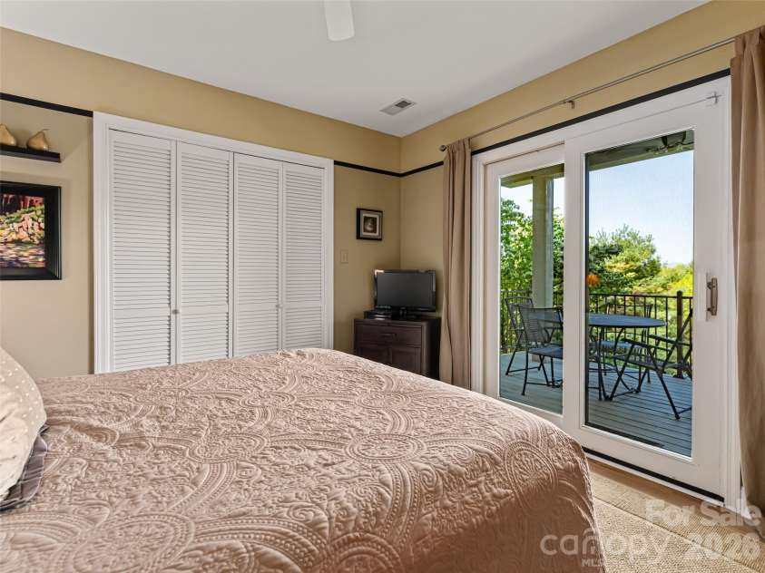 50 Park Avenue, Asheville, NC 28803.  MLS# CAR4351911, YatesRealty ID 18897. 