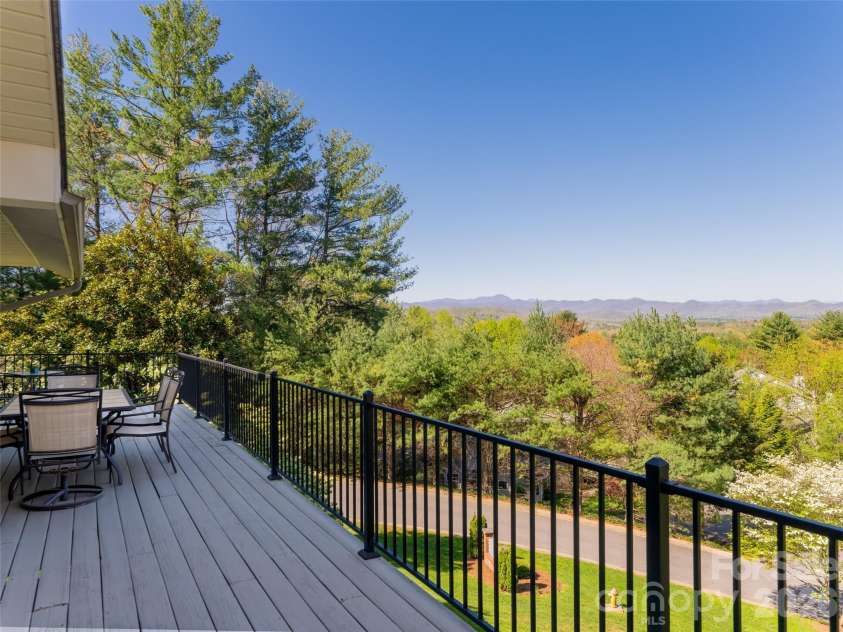 50 Park Avenue, Asheville, NC 28803.  MLS# CAR4351911, YatesRealty ID 18897. 