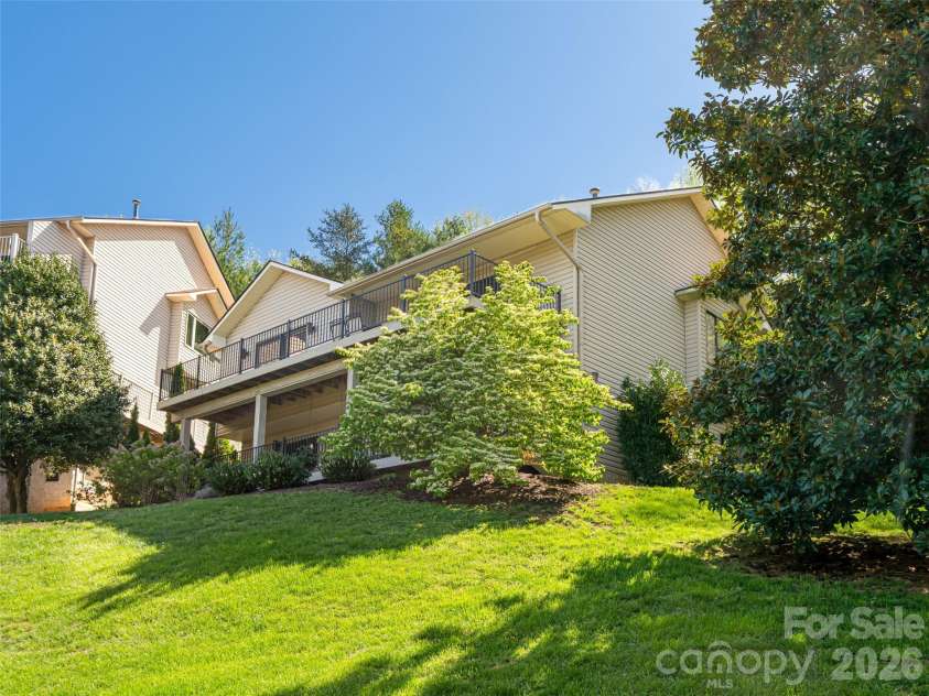 50 Park Avenue, Asheville, NC 28803.  MLS# CAR4351911, YatesRealty ID 18897. 
