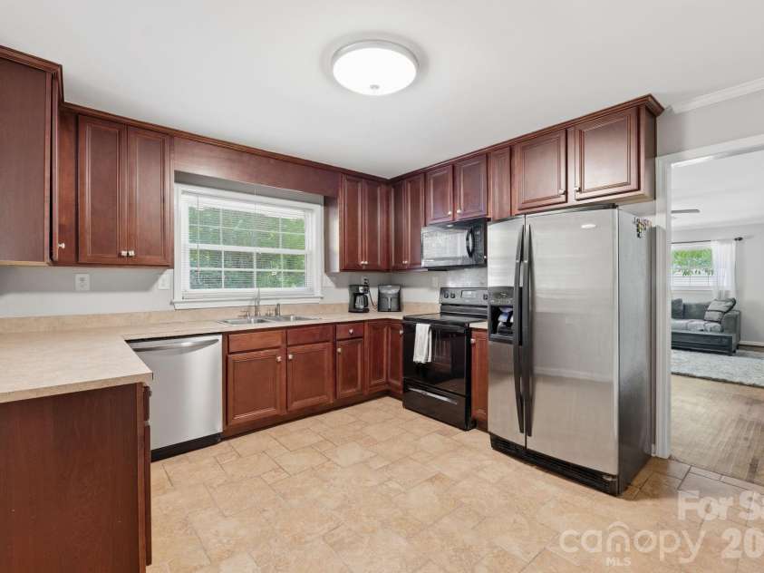 153 American Avenue, Concord, NC 28025.  MLS# CAR4373583, YatesRealty ID 18898. Kitchen