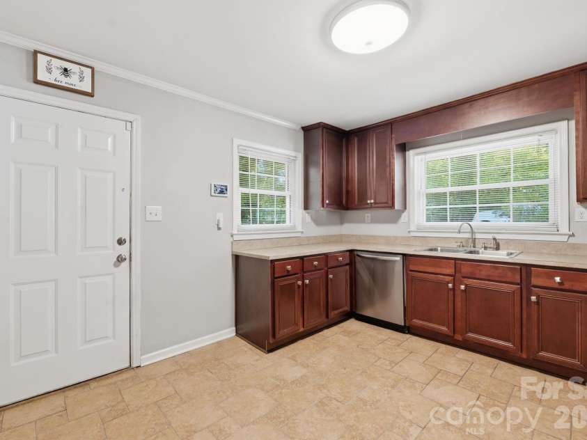 153 American Avenue, Concord, NC 28025.  MLS# CAR4373583, YatesRealty ID 18898. Kitchen