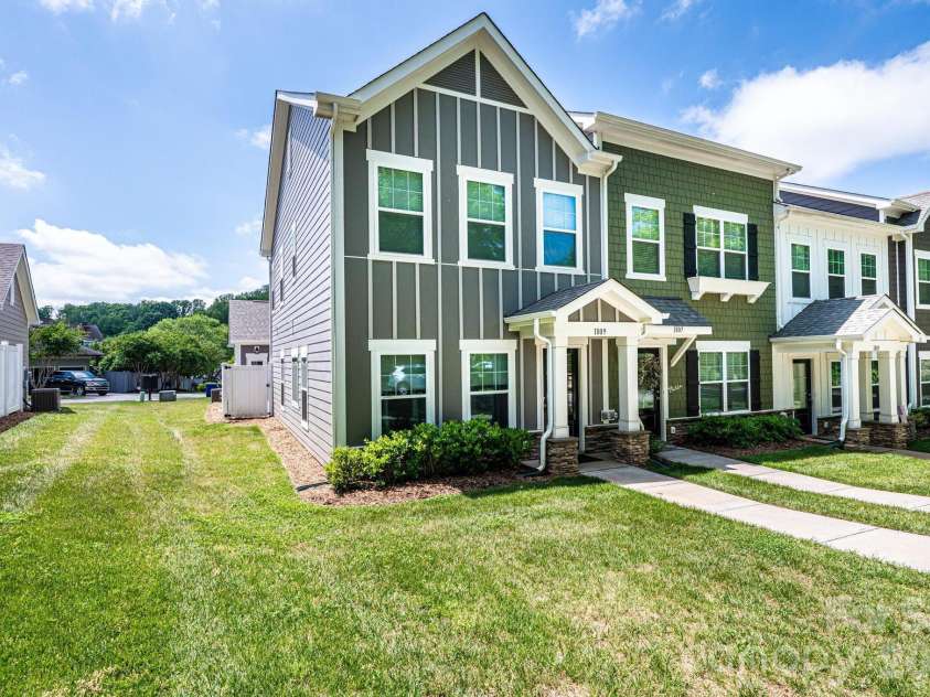 1809 Edgewater Drive, Conover, NC 28613.  MLS# CAR4378446, YatesRealty ID 18899. 