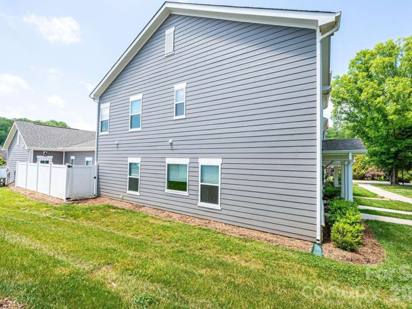 1809 Edgewater Drive, Conover, NC 28613.  MLS# CAR4378446, YatesRealty ID 18899. 
