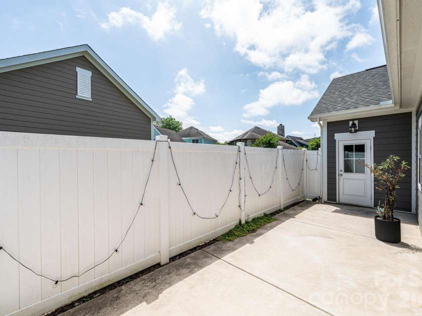 1809 Edgewater Drive, Conover, NC 28613.  MLS# CAR4378446, YatesRealty ID 18899. 