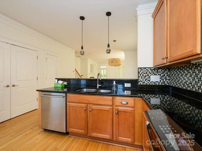 541 Jetton Street, Davidson, NC 28036.  MLS# CAR4253876, YatesRealty ID 18899. 