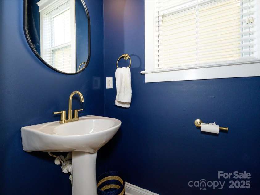 541 Jetton Street, Davidson, NC 28036.  MLS# CAR4253876, YatesRealty ID 18899. 