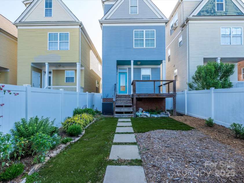 541 Jetton Street, Davidson, NC 28036.  MLS# CAR4253876, YatesRealty ID 18899. 