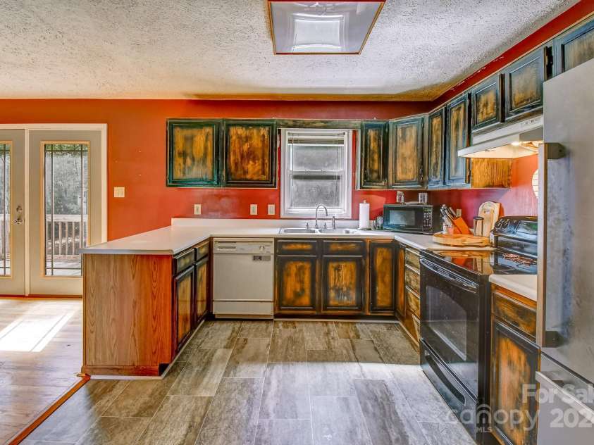 11146 NC 9 Highway, Columbus, NC 28722.  MLS# CAR4179957, YatesRealty ID 189. 