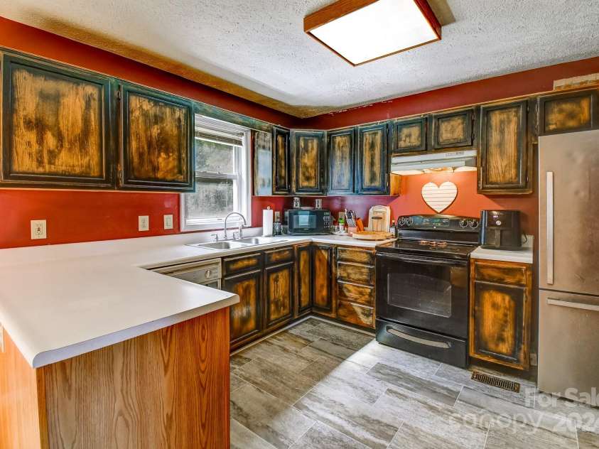 11146 NC 9 Highway, Columbus, NC 28722.  MLS# CAR4179957, YatesRealty ID 189. 