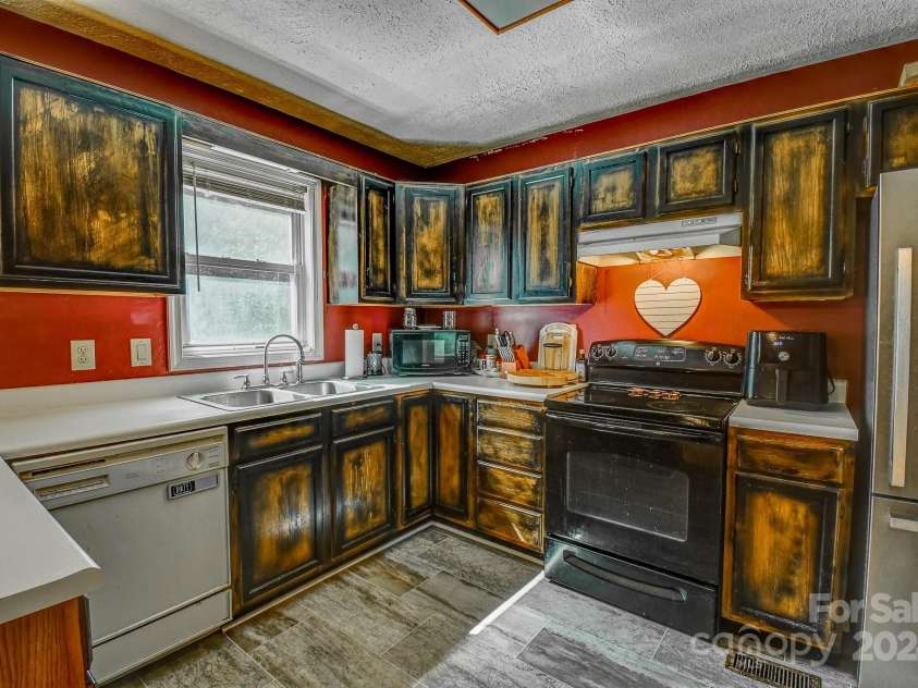 11146 NC 9 Highway, Columbus, NC 28722.  MLS# CAR4179957, YatesRealty ID 189. 