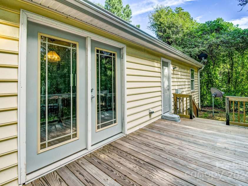 11146 NC 9 Highway, Columbus, NC 28722.  MLS# CAR4179957, YatesRealty ID 189. 