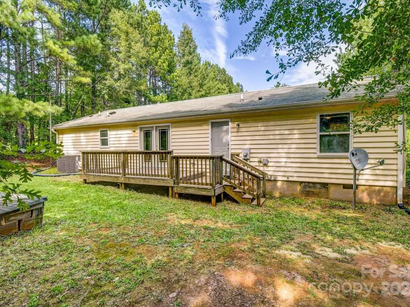 11146 NC 9 Highway, Columbus, NC 28722.  MLS# CAR4179957, YatesRealty ID 189. 