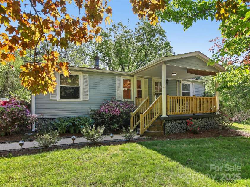 30 Griffin Lane, Candler, NC 28715.  MLS# CAR4253020, YatesRealty ID 189. 