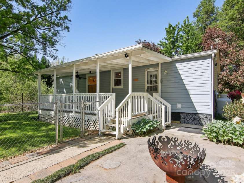 30 Griffin Lane, Candler, NC 28715.  MLS# CAR4253020, YatesRealty ID 189. 