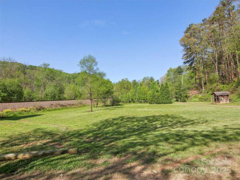 30 Griffin Lane, Candler, NC 28715.  MLS# CAR4253020, YatesRealty ID 189. 