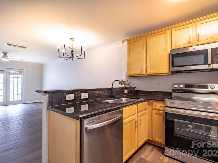 1310 Green Oaks Lane, Charlotte, NC 28205.  MLS# CAR4317960, YatesRealty ID 1890. 