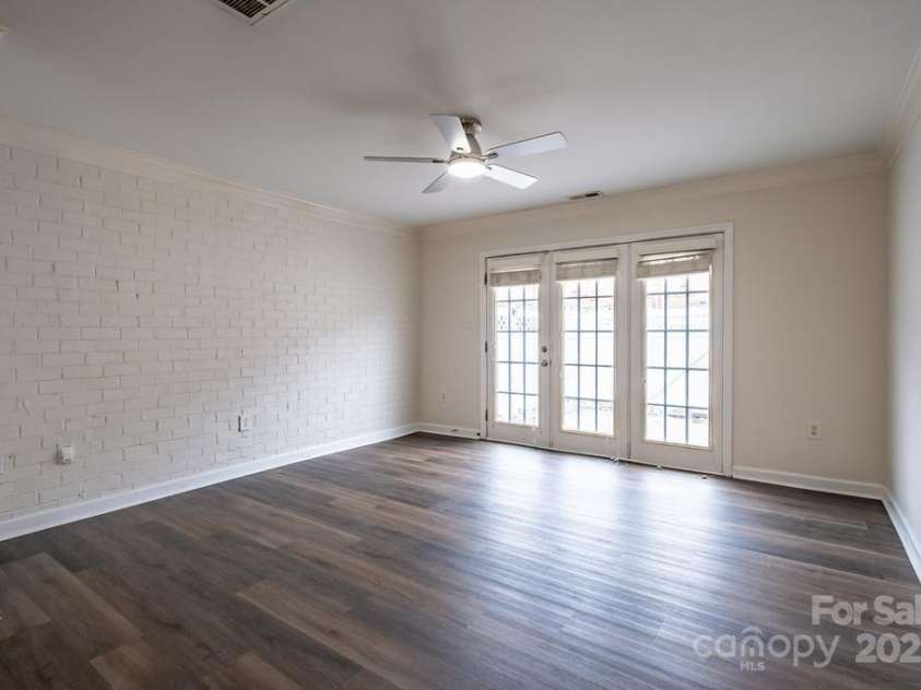 1310 Green Oaks Lane, Charlotte, NC 28205.  MLS# CAR4317960, YatesRealty ID 1890. 