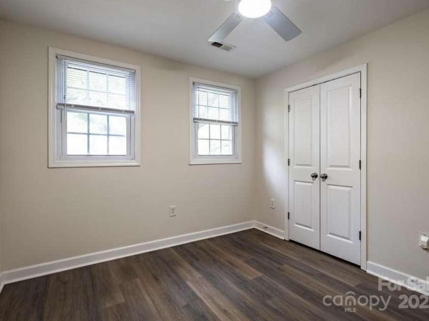 1310 Green Oaks Lane, Charlotte, NC 28205.  MLS# CAR4317960, YatesRealty ID 1890. 