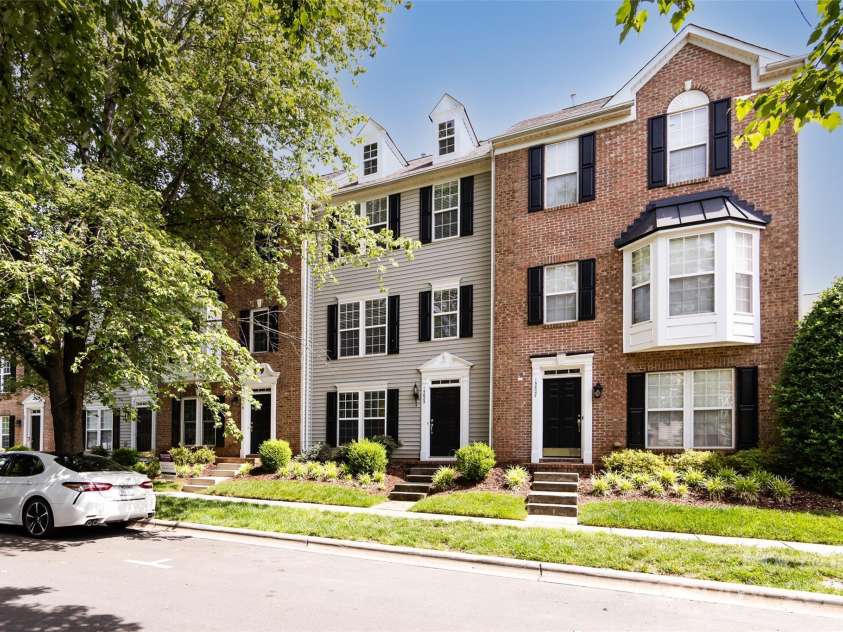 15623 Sir Charles Place, Charlotte, NC 28277.  MLS# CAR4257942, YatesRealty ID 18900. 15623 Sir Charles Place in Kingsley