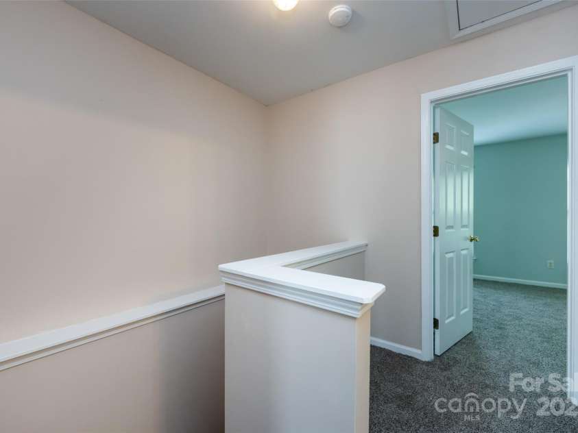 15623 Sir Charles Place, Charlotte, NC 28277.  MLS# CAR4257942, YatesRealty ID 18900. 3rd Floor Landing