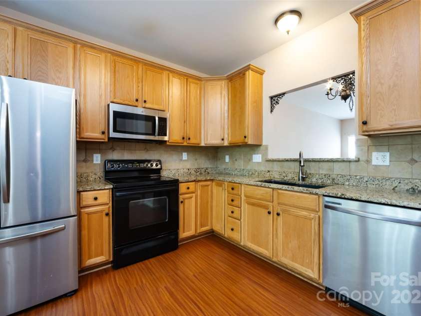 15623 Sir Charles Place, Charlotte, NC 28277.  MLS# CAR4257942, YatesRealty ID 18900. 