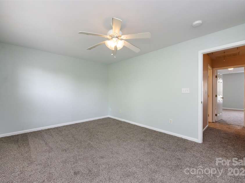 15623 Sir Charles Place, Charlotte, NC 28277.  MLS# CAR4257942, YatesRealty ID 18900. 