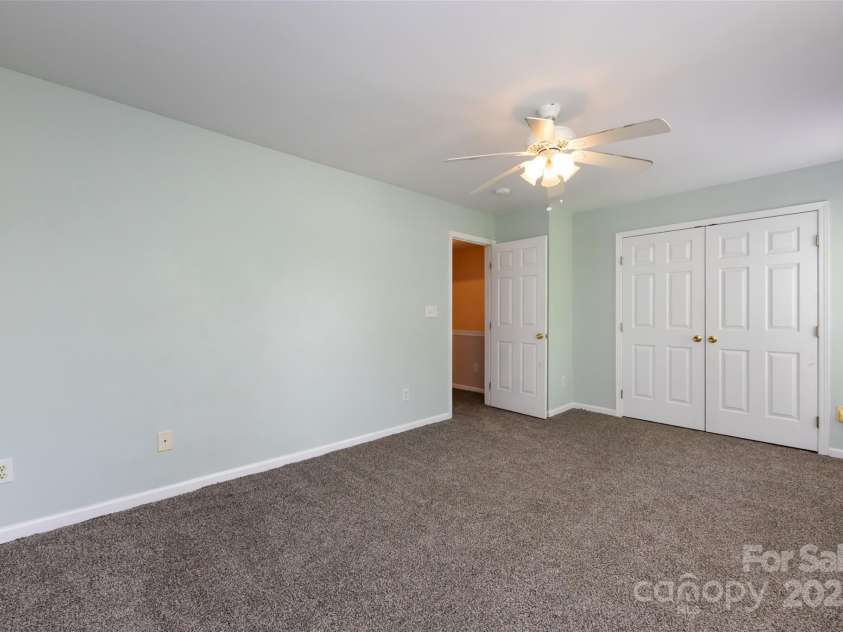 15623 Sir Charles Place, Charlotte, NC 28277.  MLS# CAR4257942, YatesRealty ID 18900. 