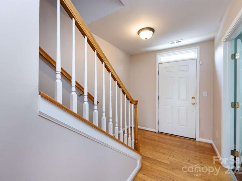 15623 Sir Charles Place, Charlotte, NC 28277.  MLS# CAR4257942, YatesRealty ID 18900. Entry Foyer