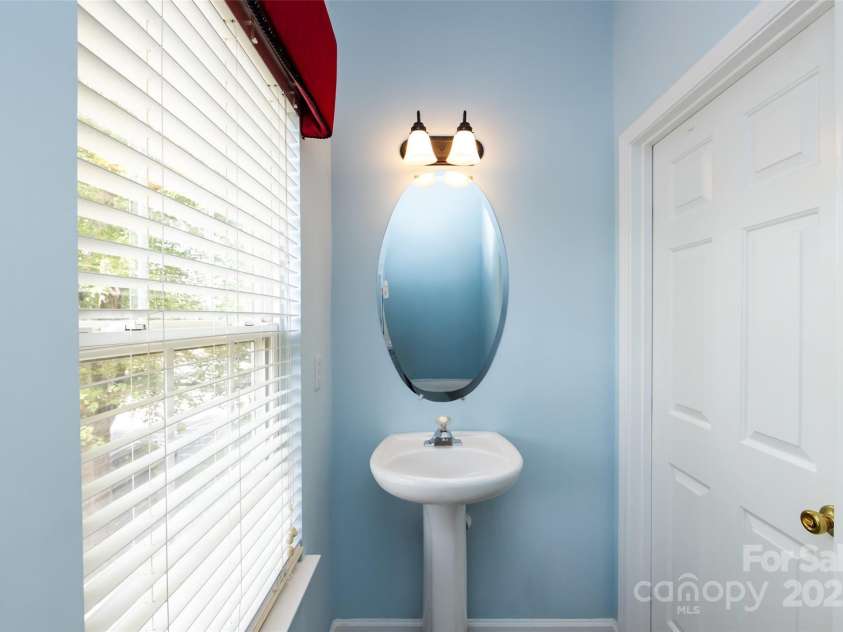 15623 Sir Charles Place, Charlotte, NC 28277.  MLS# CAR4257942, YatesRealty ID 18900. Half Bathroom