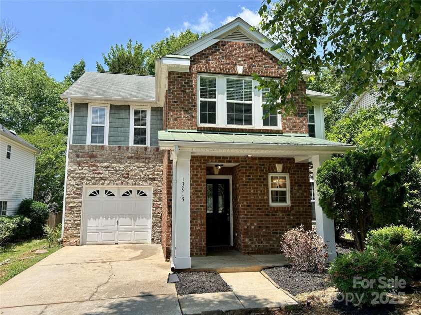 13913 Pinyon Pine Lane, Charlotte, NC 28215.  MLS# CAR4258668, YatesRealty ID 18901. 