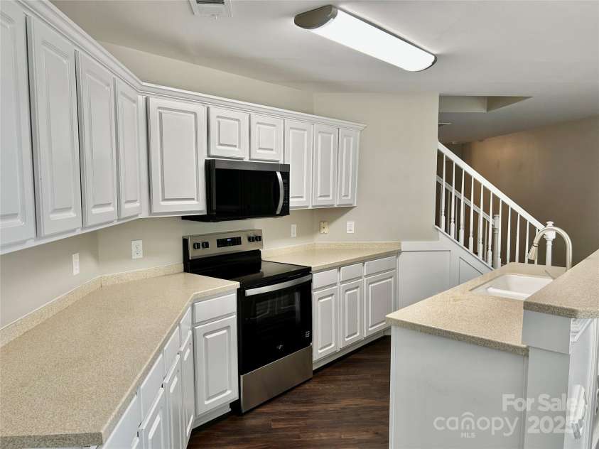 13913 Pinyon Pine Lane, Charlotte, NC 28215.  MLS# CAR4258668, YatesRealty ID 18901. 