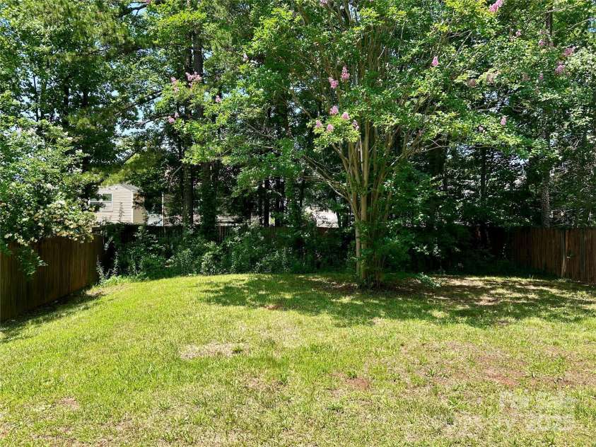 13913 Pinyon Pine Lane, Charlotte, NC 28215.  MLS# CAR4258668, YatesRealty ID 18901. 