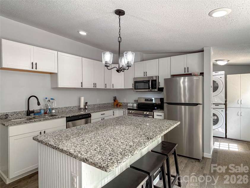 2330 West View Acres Avenue Extension, Hickory, NC 28601.  MLS# CAR4374900, YatesRealty ID 18901. 